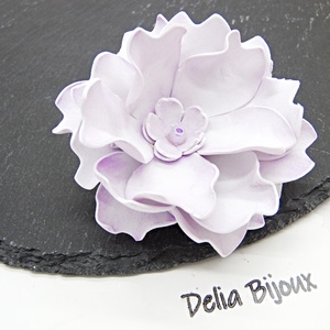 Broșă floare lila delicată, ușoară, perfectă pentru orice anotimp (cod1399) - bijuterii - mărțișor - Artynos.ro