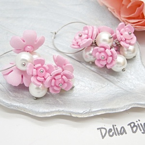 Cercei handmade cu flori roz si perle (cod1402) - bijuterii - cercei - cercei lungi - Artynos.ro