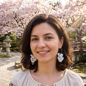 Cercei handmade, lungi cu flori albe (cod1392), Bijuterii, Cercei, Cercei lungi, Confectionarea bijuteriilor, ARTYNOS