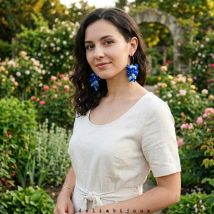 Cercei handmade cu flori albastre si margele de sticla bleu (cod1381), Bijuterii, Cercei, Cercei lungi, Confectionarea bijuteriilor, ARTYNOS