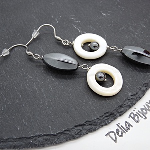 Cercei asimetrici handmade sidef natural alb  si hematit (cod1410) - bijuterii - cercei - cercei din pietre semiprețioase - Artynos.ro