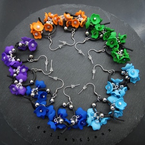 Cercei handmade statement unicat - design floral (cod1104), Bijuterii, Cercei, Cercei lungi, Confectionarea bijuteriilor, Cercei handmade unicat, statement, cu flori delicate si margele de nisip, realizati manual din foam..., ARTYNOS