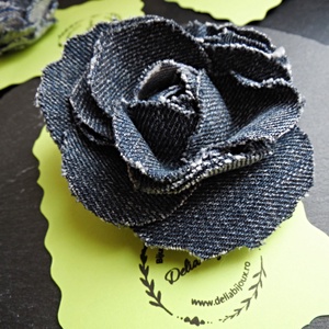 Broșe florale - din blugi reciclați (cod1413) - bijuterii - broșe - Artynos.ro