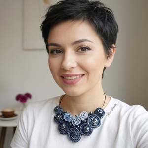 Colier Statement Handmade din Blugi Reciclati si Margele Irisate Unicat, Stil Urban-Sic (cod1414), Bijuterii, Coliere, Coliere cu pandative, Confectionarea bijuteriilor, ARTYNOS