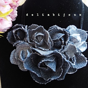 Colier statement cu flori din blugi reciclați (cod1419) - bijuterii - coliere - coliere cu pandative - Artynos.ro