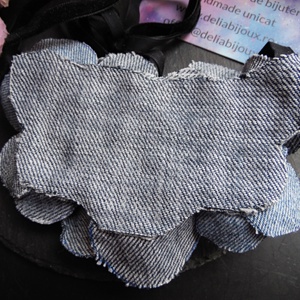 Colier statement cu flori din blugi reciclați (cod1419) - bijuterii - coliere - coliere cu pandative - Artynos.ro