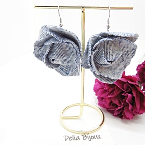 Cercei statement din blugi reciclat flori handmade (cod1421) - bijuterii - cercei - cercei lungi - Artynos.ro