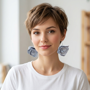 Cercei statement din blugi reciclat flori handmade (cod1421), Bijuterii, Cercei, Cercei lungi, Confectionarea bijuteriilor, Cercei usori si originali realizati manual din blugi reciclati, transformati in flori textile cu as..., ARTYNOS