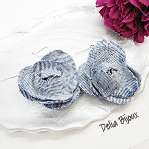 Cercei statement din blugi reciclat flori handmade (cod1421) - bijuterii - cercei - cercei lungi - Artynos.ro