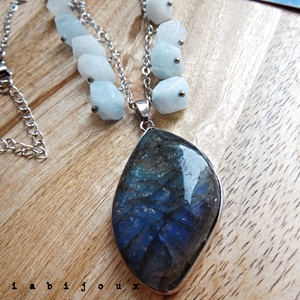 Colier handmade pietre naturale acvamarin si pandantiv labradorit (cod1423), Bijuterii, Coliere, Coliere cu pandative, Confectionarea bijuteriilor, Colier statement elegant realizat manual din acvamarin fatetat, pandantiv impresionant din labrador..., ARTYNOS