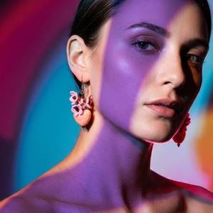 Cercei handmade Sakura cu inima cercei romantici roz din ceramica si flori delicate (cod1427), Bijuterii, Cercei, Cercei lungi, Confectionarea bijuteriilor, Cercei handmade inspirati de delicatetea florilor de sakura, creati pentru iubitoarele de accesorii..., ARTYNOS