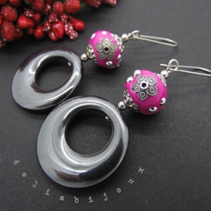 Cercei handmade unicat hematit si margele indoneziene (cod615) - bijuterii - cercei - cercei lungi - Artynos.ro