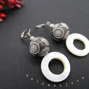 Cercei handmade unicat sidef si margele indoneziene (cod617), Bijuterii, Cercei, Cercei lungi, Confectionarea bijuteriilor, Cercei handmade realizati din margele Indonezia, lucrate manual (nu sunt identice, ~14 mm), inele d..., ARTYNOS