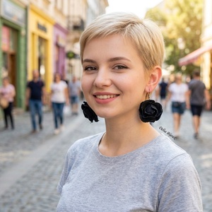 Cercei statement din blugi reciclați flori negre handmade (cod1437) - bijuterii - cercei - cercei lungi - Artynos.ro