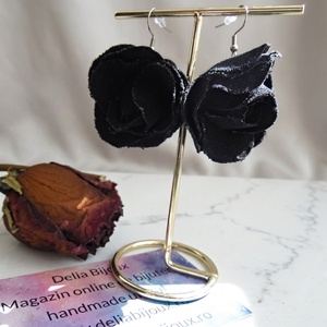 Cercei statement din blugi reciclati flori negre handmade (cod1437) - Artynos.ro