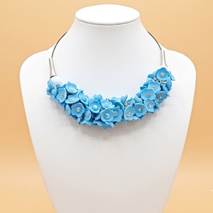 Colier handmade statement cu flori bleu - Eleganta Florala (cod1463) - Artynos.ro
