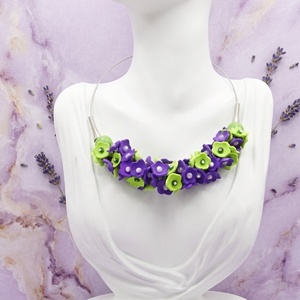 Colier handmade statement cu flori mov si verzi - Eleganta Florala (cod1464) - Artynos.ro