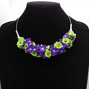 Colier handmade statement cu flori mov si verzi - Eleganță Florală (cod1464) - bijuterii - coliere - coliere din mărgele - Artynos.ro