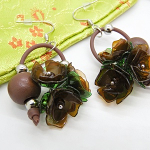 Cercei Lungi Statement cu Flori Maro, Verde și Mărgele din Lemn Handmade Unicat (cod1470) - bijuterii - cercei - cercei lungi - Artynos.ro