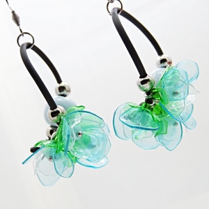 Cercei Lungi Statement cu Flori Bleu, Verde și Mărgele din Lemn Handmade Unicat (cod1473) - bijuterii - cercei - cercei lungi - Artynos.ro