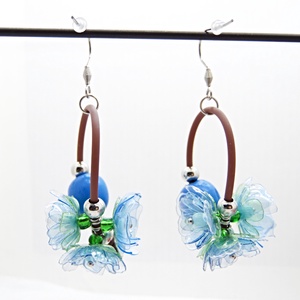 Cercei Lungi Statement cu Flori Bleu - Albastre, Verzi și Mărgele din Lemn Handmade Unicat (cod1477) - bijuterii - cercei - cercei lungi - Artynos.ro