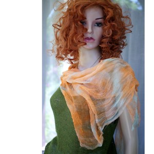 MULL-KENDŐ / portocaliu-batik - eșarfă din tifon batiked - îmbrăcăminte și modă - eșarfe, pălării, fularuri - eșarfe - Artynos.ro