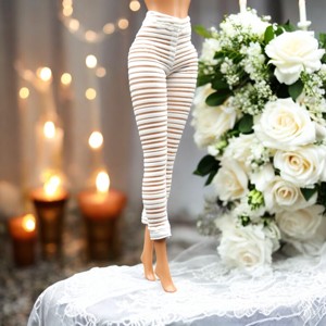 Colanti albi, transparenti, cu dungi, ciorapi – imbracaminte pentru papusi de tip Barbie (b005eg), , , Realizate dintr-un material alb, elastic, cu dungi transparente. Se pot purta sub leggings, fuste-c..., ARTYNOS