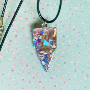 Colier Diamond, Bijuterii, Coliere, Coliere cu pandative, Confectionarea bijuteriilor, Pandantiv statement, suficient pentru a fi observata. Forma, culorile si stralucirea asigura un loo..., ARTYNOS