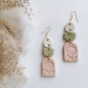 Cercei Soft Bloom handmade din argilă  - bijuterii - cercei - cercei agățați - Artynos.ro