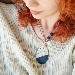 Colier Creponat handmade din argilă - bijuterii - coliere - coliere cu pandantive - Artynos.ro