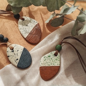 Colier Creponat handmade din argilă - bijuterii - coliere - coliere cu pandantive - Artynos.ro