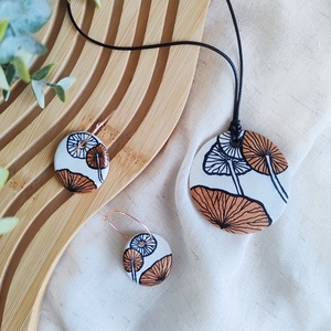 Set Lotus handmade cu cercei si medalion din argila , Bijuterii, Seturi de bijuterii, Lucrare cu argila, Pictura, ARTYNOS
