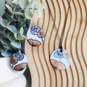 Set Lotus handmade cu cercei și medalion din argilă  - bijuterii - seturi de bijuterii - Artynos.ro