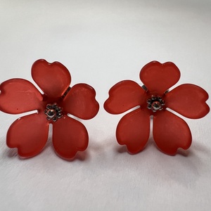 Cercei din flori de lucite - Artynos.ro