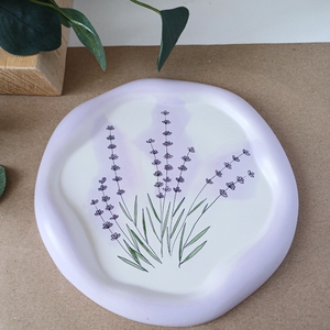 Tavă decorativă pictată Round Cloud Lavandā - casă & stil de viață - accesorii pentru decorat casa - decorațiuni de masă și decorațiuni pentru rafturi  - boluri din ceramică, boluri decorative - Artynos.ro