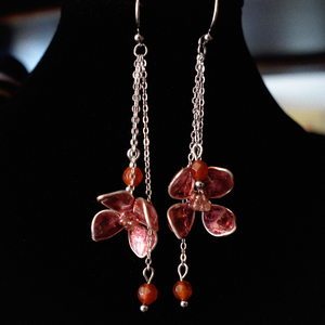 Cercei florali cu Agat roșu - bijuterii - cercei - cercei lungi - Artynos.ro