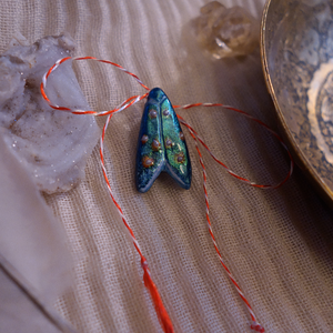 Broșă pictată Molie - bijuterii - broșe - Artynos.ro