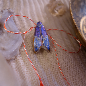 Broșă pictată Molie - bijuterii - broșe - Artynos.ro