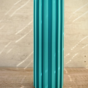 Vază decorativă modernă DiVio Stria � design 3D printat cu inserție cilindru sticlă - casă & stil de viață - decorațiuni de casă - accesorii florale - vaze - Artynos.ro