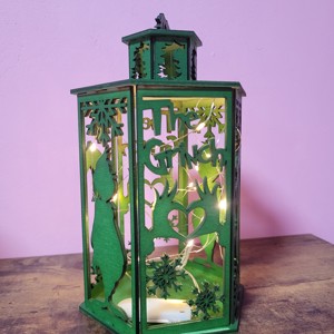 Lanternă Grinch - crăciun - decorațiuni de crăciun de casă - luminițe de crăciun - Artynos.ro Lanternă Grinch - crăciun - decorațiuni de crăciun de casă - luminițe de crăciun - Artynos.ro