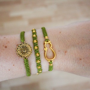 Brățară macramé împletită - Mărgele verde măsliniu -  - Artynos.ro