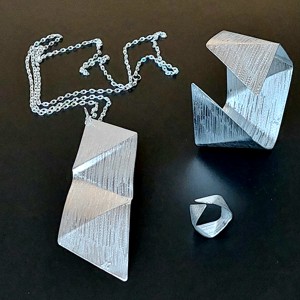 Minimală în formă de pană din aluminiu - bijuterii - seturi de bijuterii - Artynos.ro Minimală în formă de pană din aluminiu - bijuterii - seturi de bijuterii - Artynos.ro