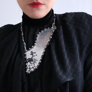 Colier statement argitiu , Bijuterii, Coliere, Coliere din margele, Cusatura, ARTYNOS