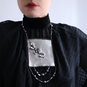 Colier statement argintiu, Bijuterii, Coliere, Coliere din margele, Cusatura, ARTYNOS