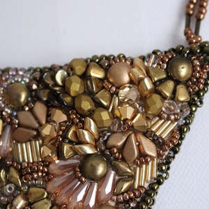 Colier statement din mărgele din sticlă și hematit - bijuterii - coliere - coliere brodate - Artynos.ro