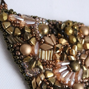 Colier statement din mărgele din sticlă și hematit - bijuterii - coliere - coliere brodate - Artynos.ro