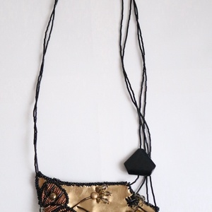 Colier statement auriu cu fluture - bijuterii - coliere - coliere din mărgele - Artynos.ro