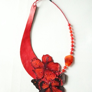 Colier cu fluture și hibiscus - bijuterii - coliere - coliere cu pandative - Artynos.ro