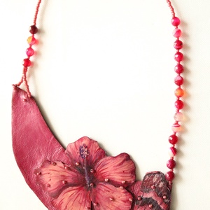 Colier cu fluture și hibiscus  - bijuterii - coliere - coliere cu pandative - Artynos.ro