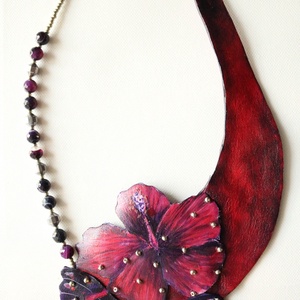 Colier cu fluture și hibiscus  - bijuterii - coliere - coliere din mărgele - Artynos.ro